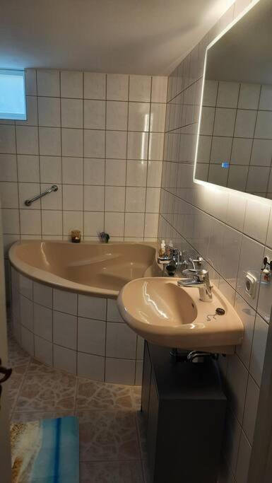 Wellness Ferienwohnung Biene Im Bergischen Land Much Bagian luar foto